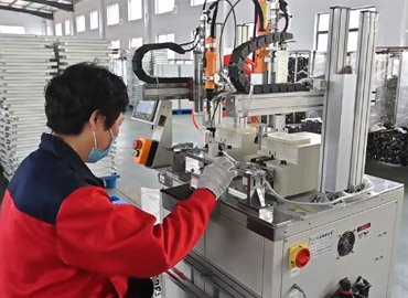 Automatic thread locking