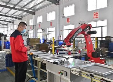 Automatic riveting robot